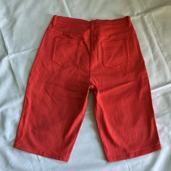 💥 3 for $15
Diane Gilman Capris - Picture 2 of 3